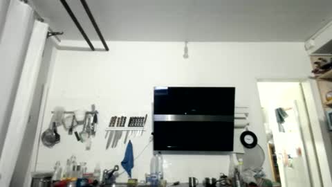 Snapshot of berg_boy chatting on 02-17-26, 01:46 Martin online show from 02-17-26, 01:46