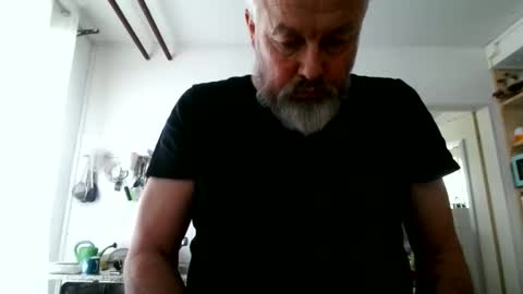 Snapshot of berg_boy chatting on 02-18-26, 02:35 Martin online show from 02-18-26, 02:35