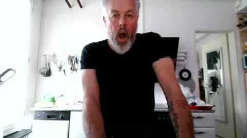 Snapshot of berg_boy chatting on 02-22-26, 04:16 Martin online show from 02-22-26, 04:16