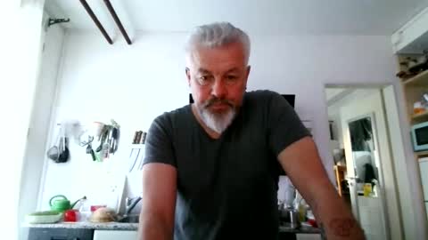 Snapshot of berg_boy chatting on 02-25-26, 07:07 Martin online show from 02-25-26, 07:07