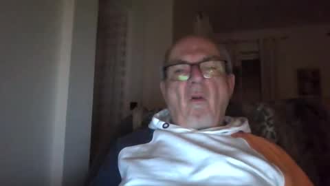 bernard1102 online show from 01-01-25, 04:29