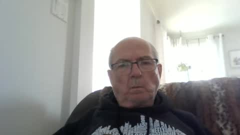 bernard1102 online show from 04-21-26, 02:45