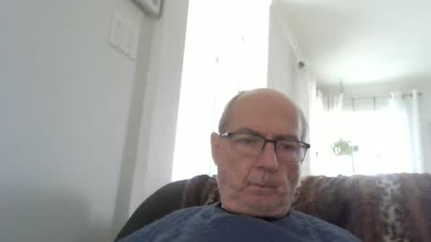 Snapshot of bernard1102 chatting on 04-22-26, 01:01 bernard1102 online show from 04-22-26, 01:01