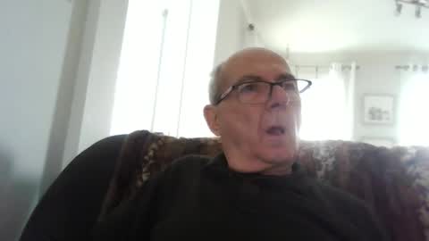Snapshot of bernard1102 chatting on 04-23-26, 12:51 bernard1102 online show from 04-23-26, 12:51