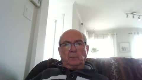 Snapshot of bernard1102 chatting on 04-30-26, 01:39 bernard1102 online show from 04-30-26, 01:39