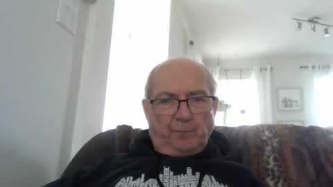 Snapshot of bernard1102 chatting on 05-02-26, 01:49 bernard1102 online show from 05-02-26, 01:49