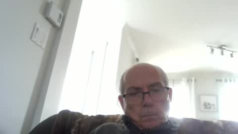 Snapshot of bernard1102 chatting on 05-06-26, 06:57 bernard1102 online show from 05-06-26, 06:57