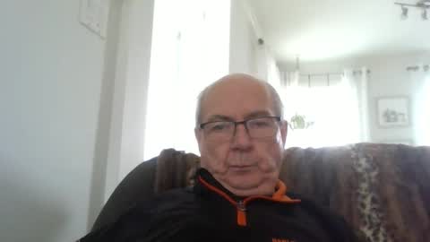 Snapshot of bernard1102 chatting on 05-07-26, 01:16 bernard1102 online show from 05-07-26, 01:16