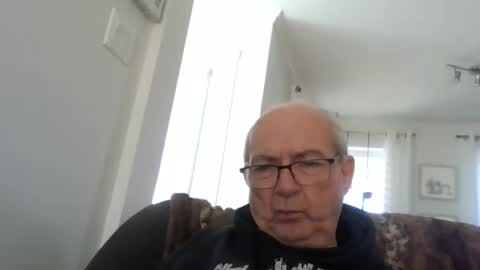 Snapshot of bernard1102 chatting on 05-08-26, 01:16 bernard1102 online show from 05-08-26, 01:16