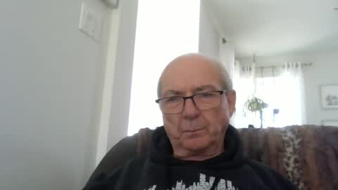 Snapshot of bernard1102 chatting on 05-13-26, 01:41 bernard1102 online show from 05-13-26, 01:41