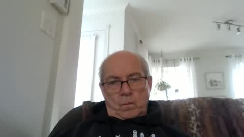Snapshot of bernard1102 chatting on 05-14-26, 12:12 bernard1102 online show from 05-14-26, 12:12