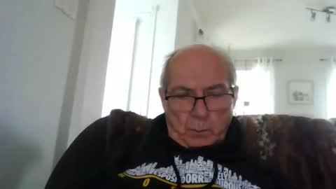 Snapshot of bernard1102 chatting on 05-19-26, 12:44 bernard1102 online show from 05-19-26, 12:44