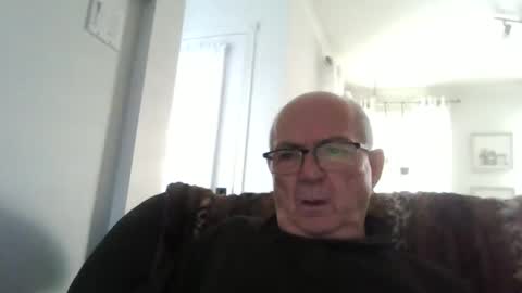 Snapshot of bernard1102 chatting on 05-20-26, 11:00 bernard1102 online show from 05-20-26, 11:00