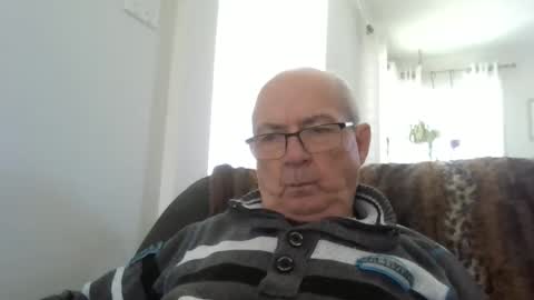 Snapshot of bernard1102 chatting on 05-22-26, 02:22 bernard1102 online show from 05-22-26, 02:22