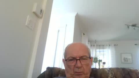 Snapshot of bernard1102 chatting on 05-30-26, 12:35 bernard1102 online show from 05-30-26, 12:35