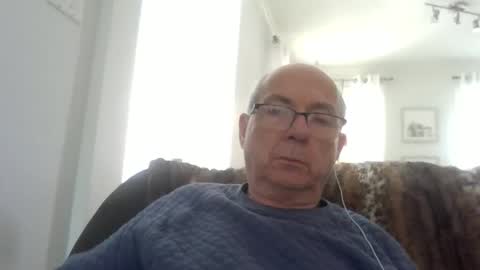 Snapshot of bernard1102 chatting on 06-04-26, 04:02 bernard1102 online show from 06-04-26, 04:02