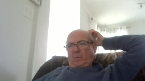 Snapshot of bernard1102 chatting on 06-05-26, 02:12 bernard1102 online show from 06-05-26, 02:12