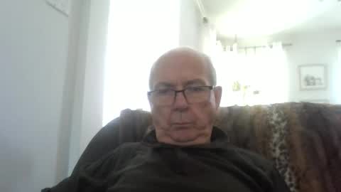 Snapshot of bernard1102 chatting on 06-07-26, 04:00 bernard1102 online show from 06-07-26, 04:00