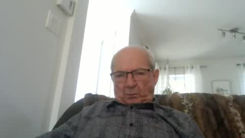 Snapshot of bernard1102 chatting on 06-17-26, 01:34 bernard1102 online show from 06-17-26, 01:34