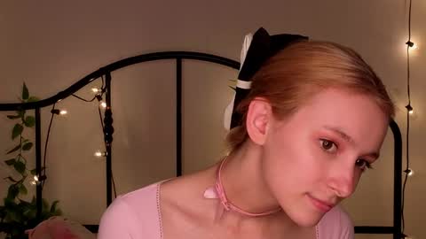 Snapshot of berrryjelly chatting on 05-15-26, 11:50 Hi Im NikaComing back online on Monday 3 online show from 05-15-26, 11:50