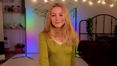 Snapshot of berrryjelly chatting on 05-29-26, 05:27 Hi Im NikaComing back online on Monday 3 online show from 05-29-26, 05:27