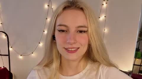 Hi Im NikaComing back online on Monday 3 online show from 07-11-26, 11:02