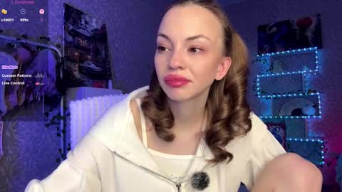 Snapshot of berry_buns chatting on 11-12-25, 05:19 Sofia online show from 11-12-25, 05:19