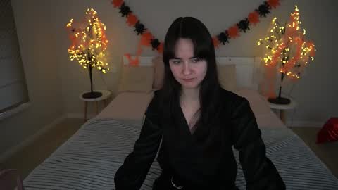 Violette online show from 10-19-25, 06:03