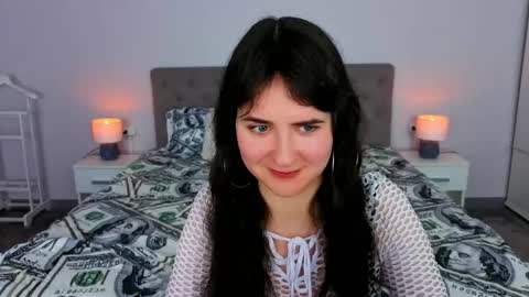 Snapshot of berrydiva chatting on 05-08-26, 10:04 Violette online show from 05-08-26, 10:04