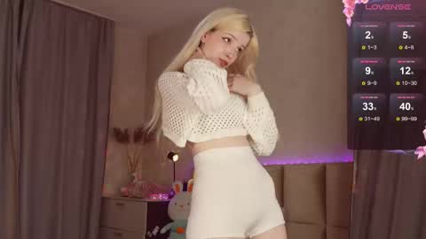 Snapshot of berrylush chatting on 11-28-25, 04:09 Katte online show from 11-28-25, 04:09