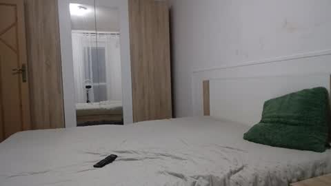 Alex and Victoria online show from 10-16-25, 07:37