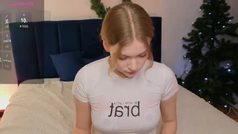 Snapshot of best_trip chatting on 01-11-26, 02:55 Danny and Kira online show from 01-11-26, 02:55