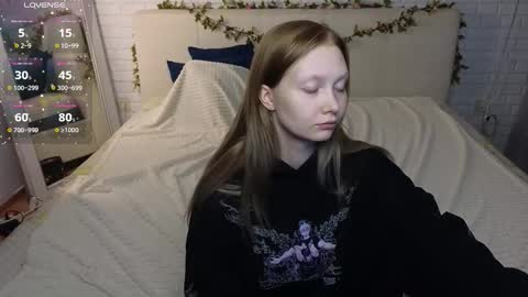 Snapshot of best_trip chatting on 02-03-26, 02:53 Danny and Kira online show from 02-03-26, 02:53