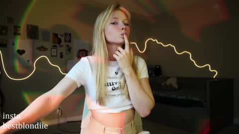 Chloe Next stream on Friday online show from 01-26-25, 08:34