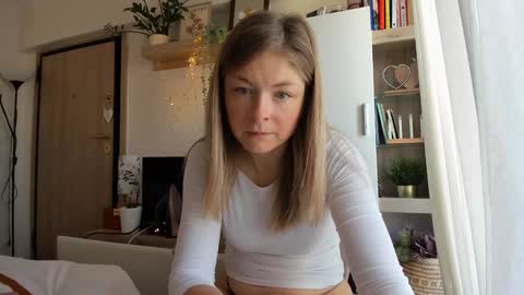 Snapshot of bestgirl_ofthe_neighborhood chatting on 12-02-25, 07:47 Vicky online show from 12-02-25, 07:47