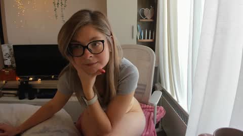 Snapshot of bestgirl_ofthe_neighborhood chatting on 02-26-26, 07:51 Vicky online show from 02-26-26, 07:51