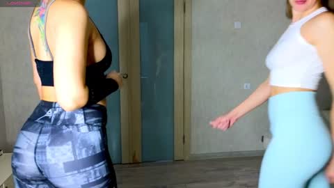 Snapshot of bestgirls2021 chatting on 01-20-25, 02:11 Hellen and Natali online show from 01-20-25, 02:11