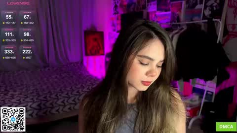 Snapshot of bestie_me chatting on 10-10-25, 05:34 Emily Stream every day online show from 10-10-25, 05:34