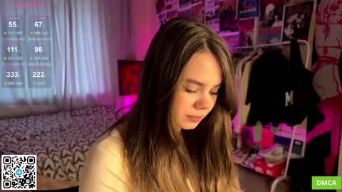Snapshot of bestie_me chatting on 10-11-25, 12:47 Emily Stream every day online show from 10-11-25, 12:47