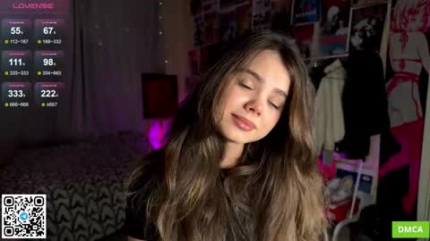 Snapshot of bestie_me chatting on 10-13-25, 06:19 Emily Stream every day online show from 10-13-25, 06:19