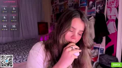 Snapshot of bestie_me chatting on 10-14-25, 05:25 Emily Stream every day online show from 10-14-25, 05:25