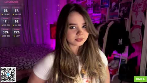 Snapshot of bestie_me chatting on 10-18-25, 05:25 Emily Stream every day online show from 10-18-25, 05:25