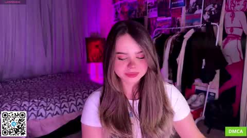 Snapshot of bestie_me chatting on 10-19-25, 05:13 Emily Stream every day online show from 10-19-25, 05:13