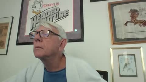 Snapshot of bestshot1951 chatting on 12-18-25, 01:06 bestshot1951 online show from 12-18-25, 01:06