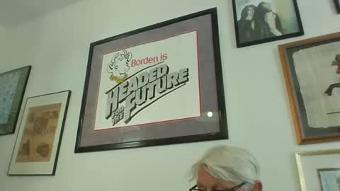 Snapshot of bestshot1951 chatting on 01-12-26, 03:39 bestshot1951 online show from 01-12-26, 03:39