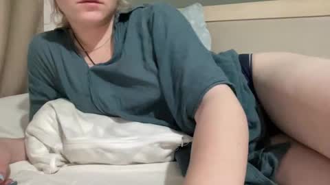 Snapshot of betteketty chatting on 11-03-25, 10:10 Bette online show from 11-03-25, 10:10