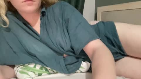 Snapshot of betteketty chatting on 11-22-25, 11:15 Bette online show from 11-22-25, 11:15