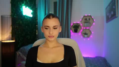 Snapshot of betty_greyy chatting on 09-21-25, 07:15 Betty Grey online show from 09-21-25, 07:15