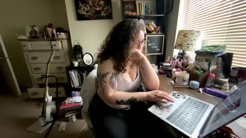 Betty Cake online show from 12-19-24, 06:12
