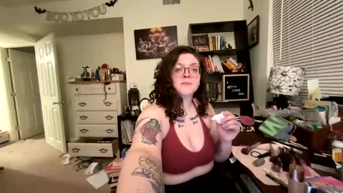 Betty Cake online show from 02-10-25, 03:46